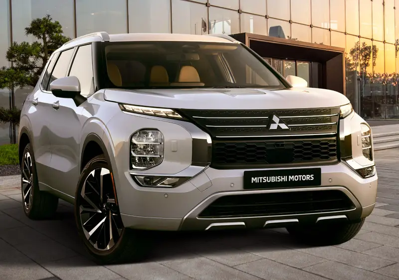 Outlander exterior 1
